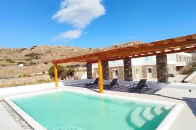 Image de 1 Bd Emerald Apt with Sparkling Shared Pool