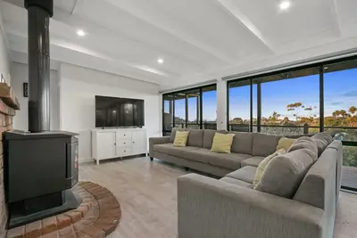 Image de Family Retreat with a spectacular views. Close to shops and front beach