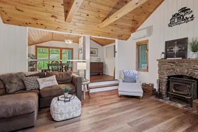 Image de Honeoye Cottage | 50' Lakefront | Dock | Flx