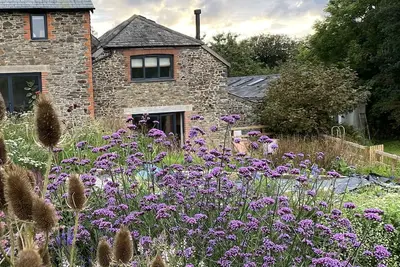 Image de Stone Barn Nestled in Nature - Dog Friendly