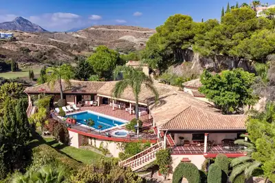 Villa Palm Ridge - An extraordinary 9-bed Estate!