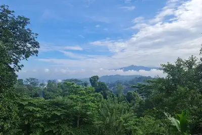 Image de 20 min walk to Kandy city from this breezy, quite property with a parking.