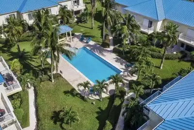 Image de Located in the heart of Grace Bay and minutes away from the Grace Bay Beach.
