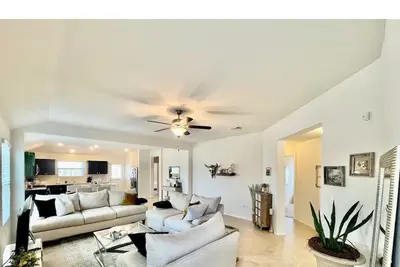 Image de Amazing and Modern 4bedroom in Se Austin\n