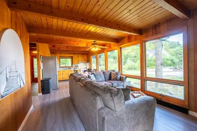 Image de New Charming Chalet with Lake Winni Views