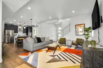 Image de Modern Retreat with Hot Tub