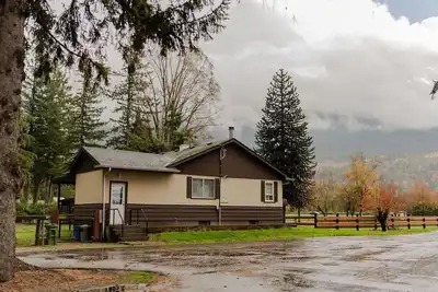 Image de 3bed, Chilliwack Farm house with stunning mountain views