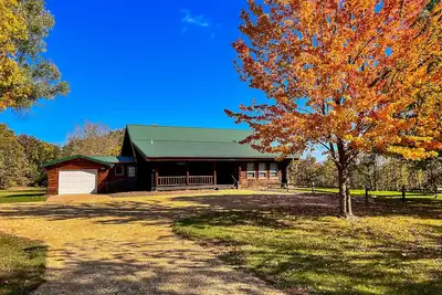 Image de New! - Must See True Log Home - Longview Haven