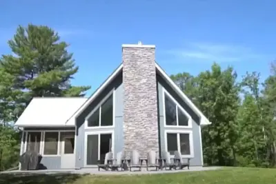 Image de Welcome to the Hawk's Nest - 4 Season Cottage