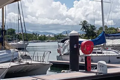 Image de Bateau a quai entièrement climatisé au centre de l'île de la Guadeloupe
