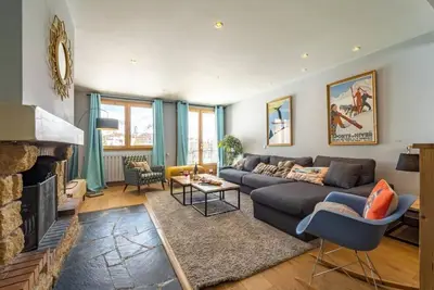 Image de 10m du centre station, vue montagne, cheminée ou poêle à bois, télévision, casier à ski, 125m²
