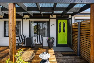 Image de Inverloch' s Lime Green Door - Linen, Wifi, Pet Friendly