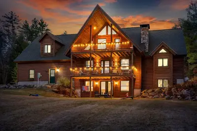 Image de Sleeps 20 | Hot Tub | Game Room | Fire Pit |4500sf