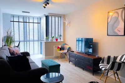Modern apartment 10min from City Center W/parking