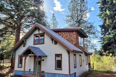 Image de Mountain View Castle-Dog Friendly and a Block Above Winthrop!