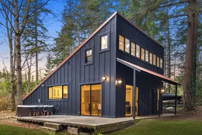 Image de Cozy cabin in the woods next to Camano Island State Park.