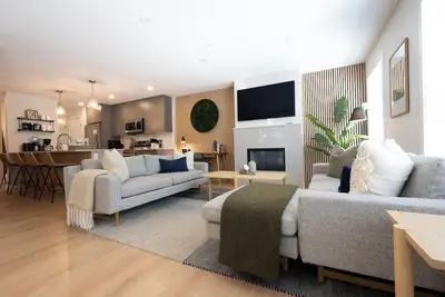 Image de Nouveau 'Forest Floor' 1100 pieds Ac Calme Grd Lvl 3b / 2Ba