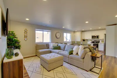 Image de Monroe Apartment Near Evergreen State Fairgrounds!