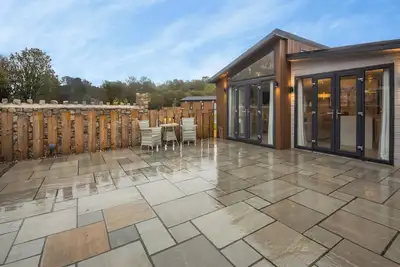 Image de 2 chambres à coucher à Benllech