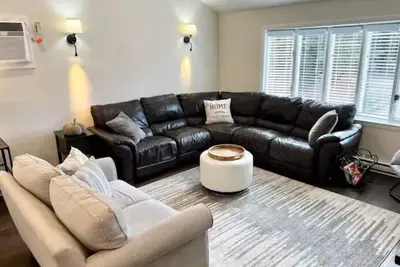 Image de Charming Home in Reading with a Large Yard