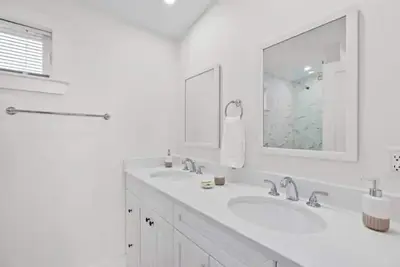 Image de Townhouse in Downtown Gloucester #2