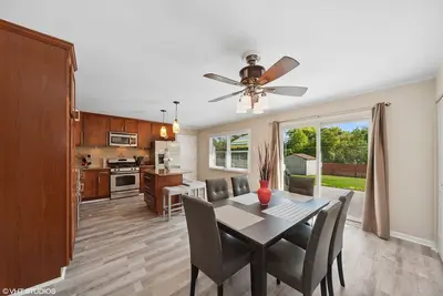 Image de Single Family home in Schaumburg, Il 3 bed/ 2 full baths/ fully fenced backyard