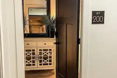 Image de Elegant two bedroom/one bath loft, location on the second floor of Katy Depot.