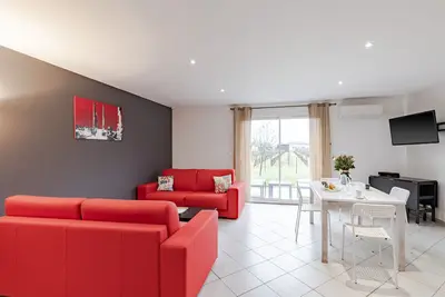 Image de Maison de vacances 'Villa 1-2 Pers- Libourne' avec terrasse privée, Wi-Fi et climatisation