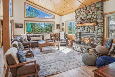 Image de Bear Peak Cabin by Tahoe Getaways - 3br Pet-Friendly w Hot Tub + Hoa Amenities