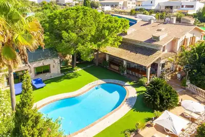 Image de Spectacular Villa with private pool near Muro, for 16 people.