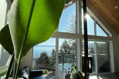 Image de Loft Magique ✨: Vue époustouflante & Ambiance chaleureuse au coin du feu 🔥