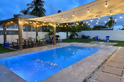 Image de Tropical Family Oasis w/pool - 5 minutes to the beach!
