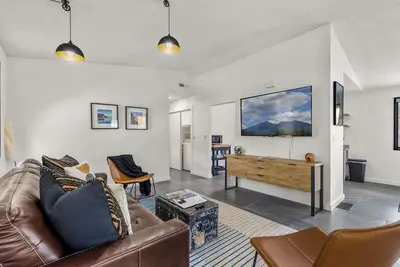 Image de New | Downtown | Parks & Trails | Industrial | Ac