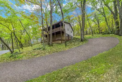 Image de Private Lake/Beach Cabin w/Golf, Pool, Fire pit
