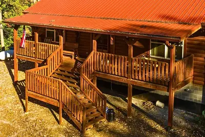 Image de Eagles Nest Cabin w/ Tn River Views!