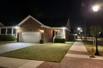 Image de Convenient 4b/3b home & 2 car garage