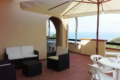 Image de Appartamento Con Terrazza Vista Mare A Due Minuti Dalla Spiaggia (Iun P5515)
