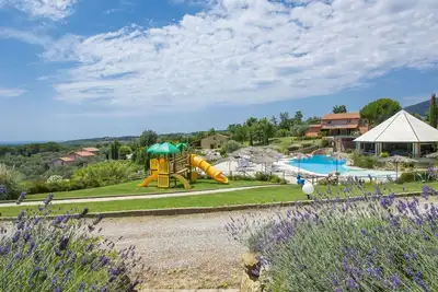 Image de Joli appartement pour 4 personnes avec piscine, Wifi, climatisation, Tv et terrasse