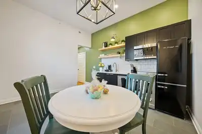 Image de Luxurious Downtown Retreat Sleeps 6!