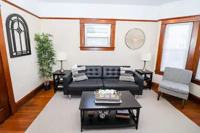 Image de Spacious 2br Near Cleveland Hospitals Travel Pros