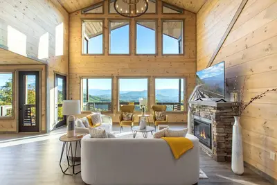 Image de Swim in the Clouds | Pet-Friendly Cabin, Decks, Indoor Pool, Hot Tub + Game Room