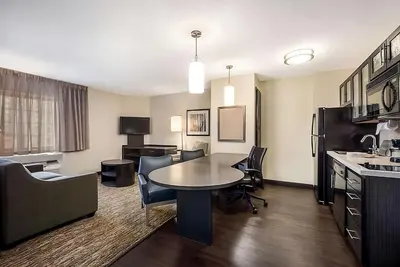 Image de 4 Family-Friendly Units! Full Kitchen, Short Drive to Albuquerque Aquarium