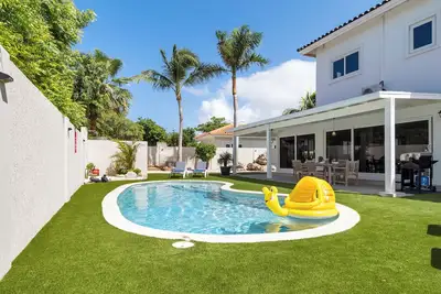 Image de Trampoline * Pool * Hammock * 5 min to Palm Beach