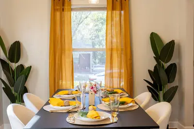 Your Uf Getaway: 1 Block from Campus & Stadium - 4 Bd Haven