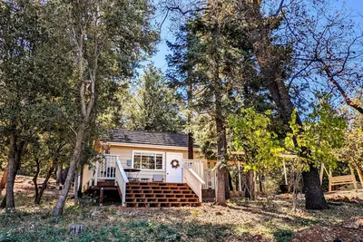 Image de Volcan View Cottage- Julian, Ca. Luxury Tiny cabin