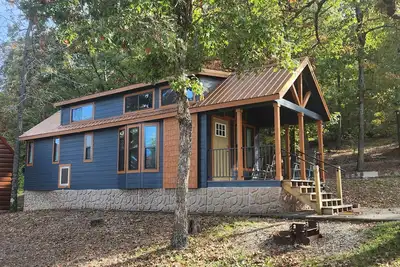 Image de Charming Lake Cabin featuring 1 Bedroom 1 Bathroom with a loft