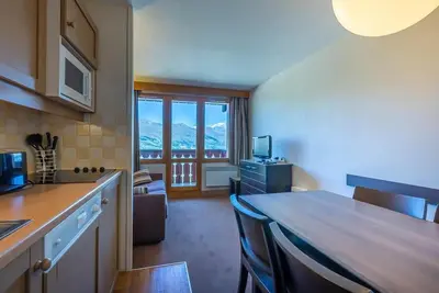 Image de À 10m des pistes de ski, 4ème étage, vue montagne, balcon, casier à ski, 25m², Montchavin La Plagne