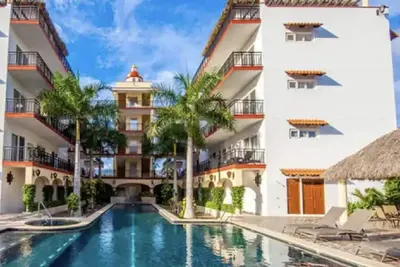 Image de New Listing! Ocean view & across from the beach!