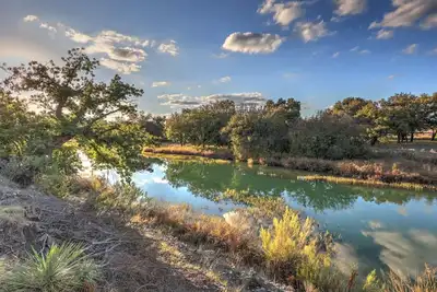 Image de Secluded & Spacious River Retreat With A View