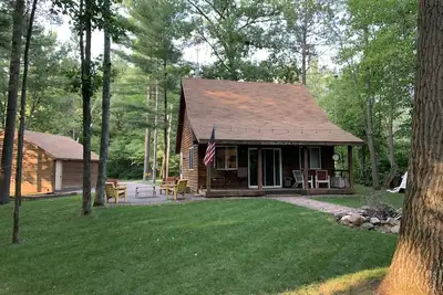 Image de Cozy loft cabin in Holcombe! Great for outdoor enthusiasts! Pet-friendly!